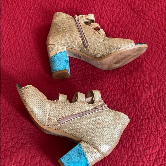 UNITY IN DIVERSITY- GENUINE LEATHER OPEN TOE BUTTERCUP BLUE/GOLD SANDALS size 40 - Picture 10 of 11